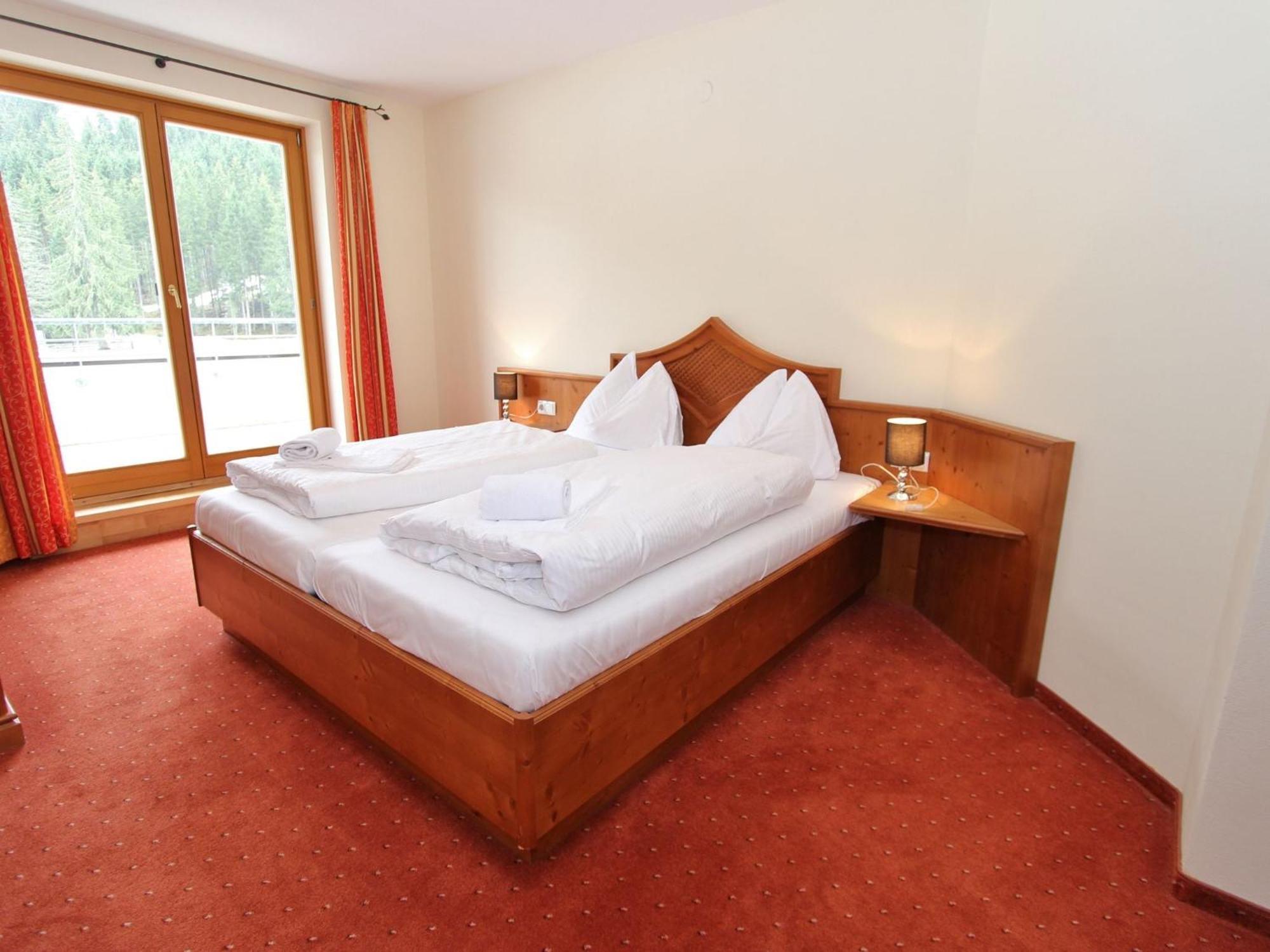 Large Chalet Apartment In Saalbach Hinterglemm Zewnętrze zdjęcie