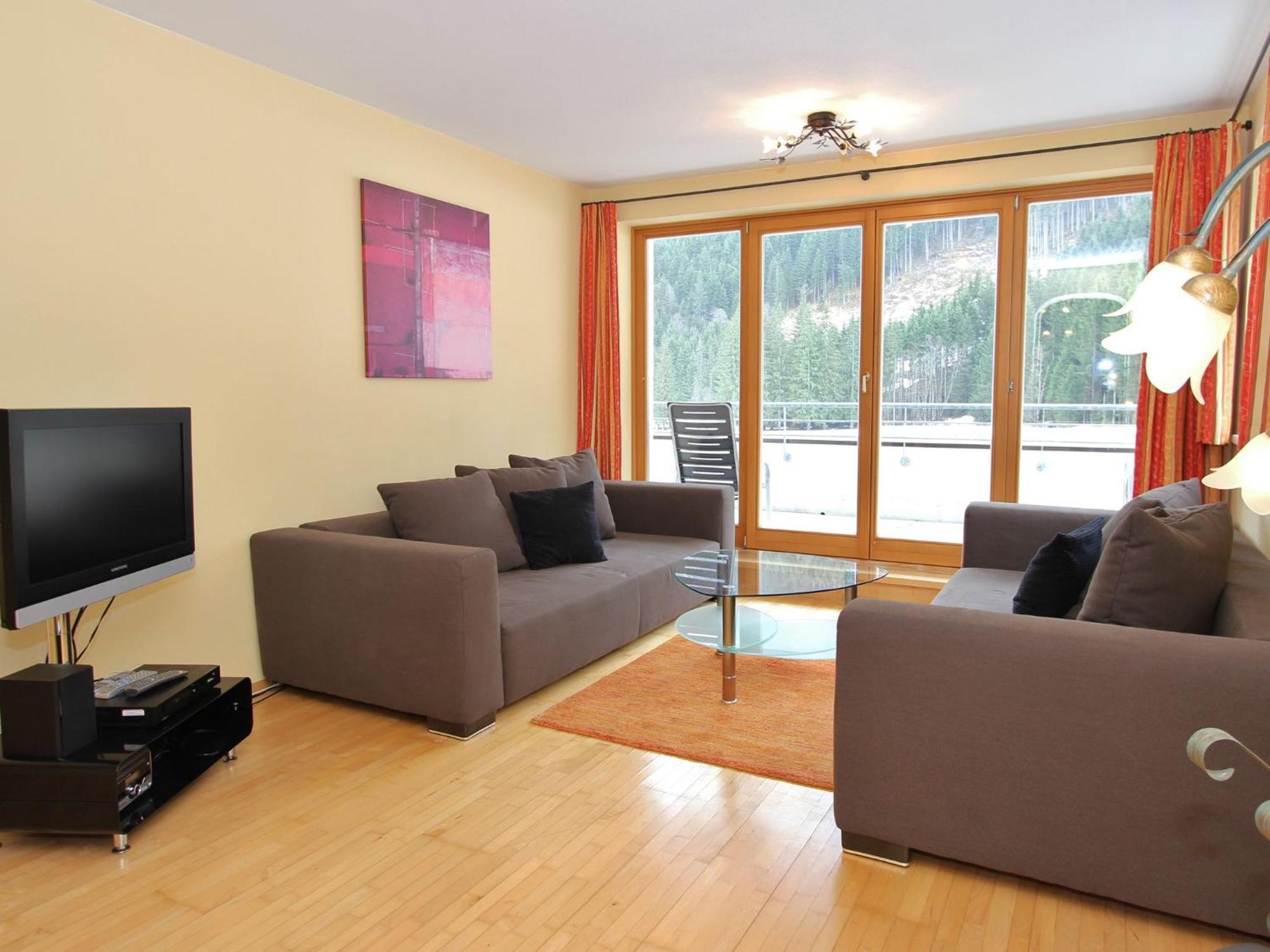Large Chalet Apartment In Saalbach Hinterglemm Zewnętrze zdjęcie