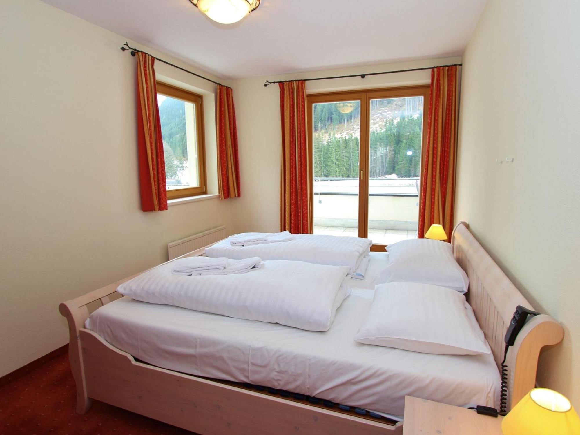 Large Chalet Apartment In Saalbach Hinterglemm Zewnętrze zdjęcie