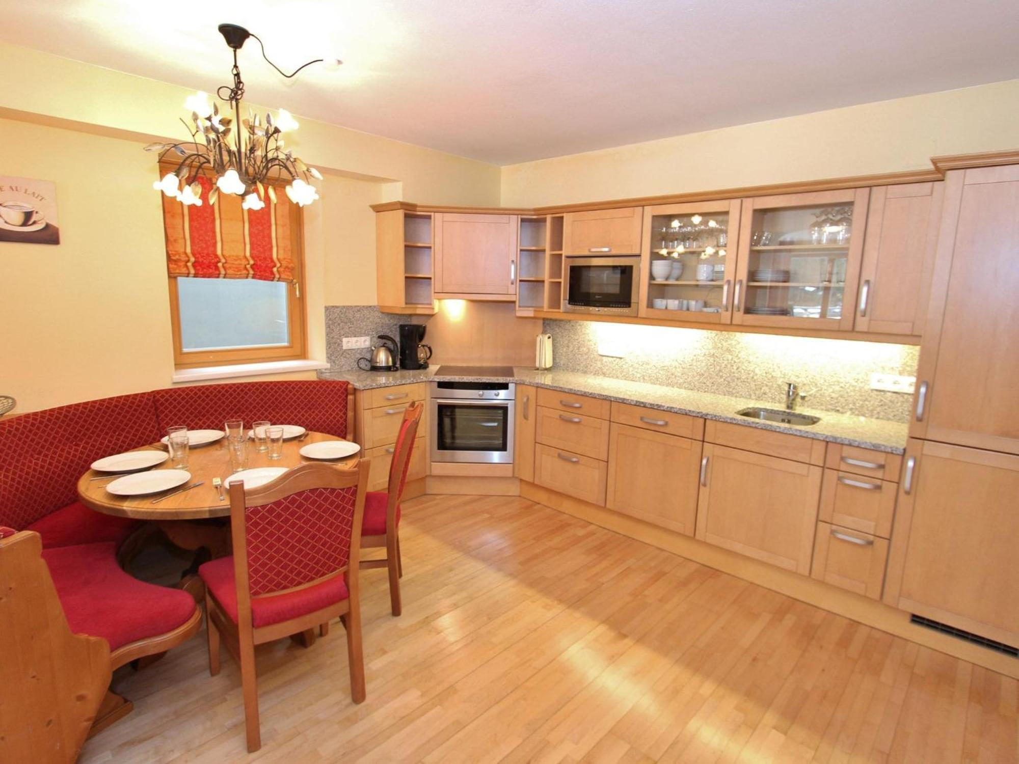 Large Chalet Apartment In Saalbach Hinterglemm Zewnętrze zdjęcie