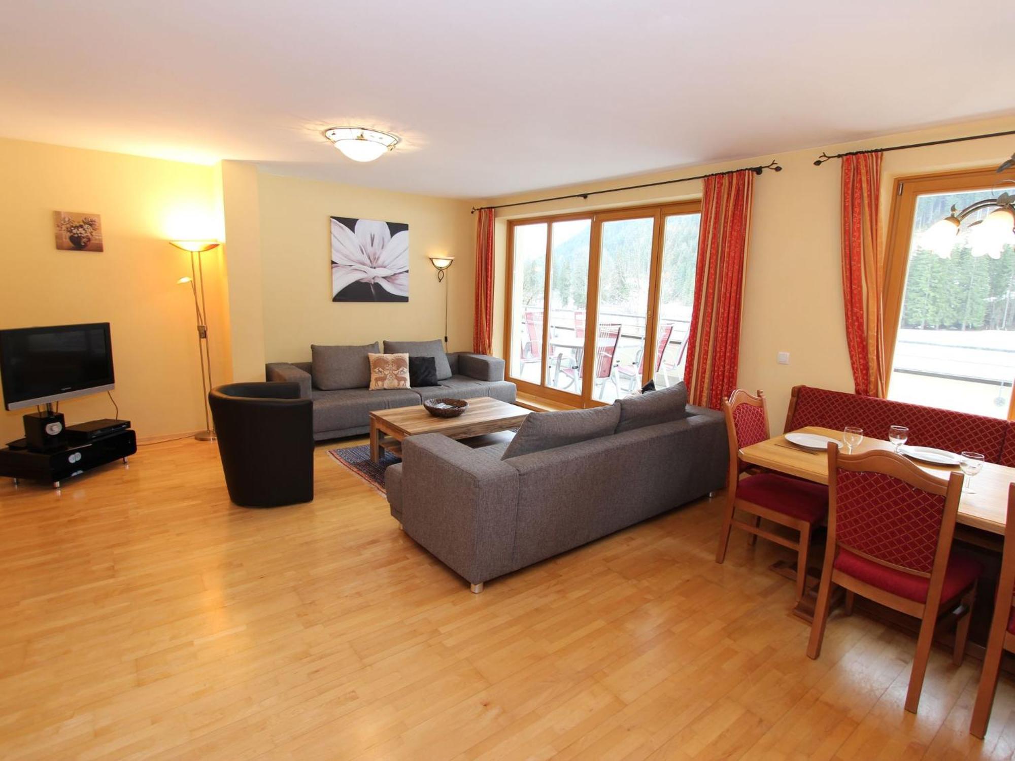 Large Chalet Apartment In Saalbach Hinterglemm Zewnętrze zdjęcie