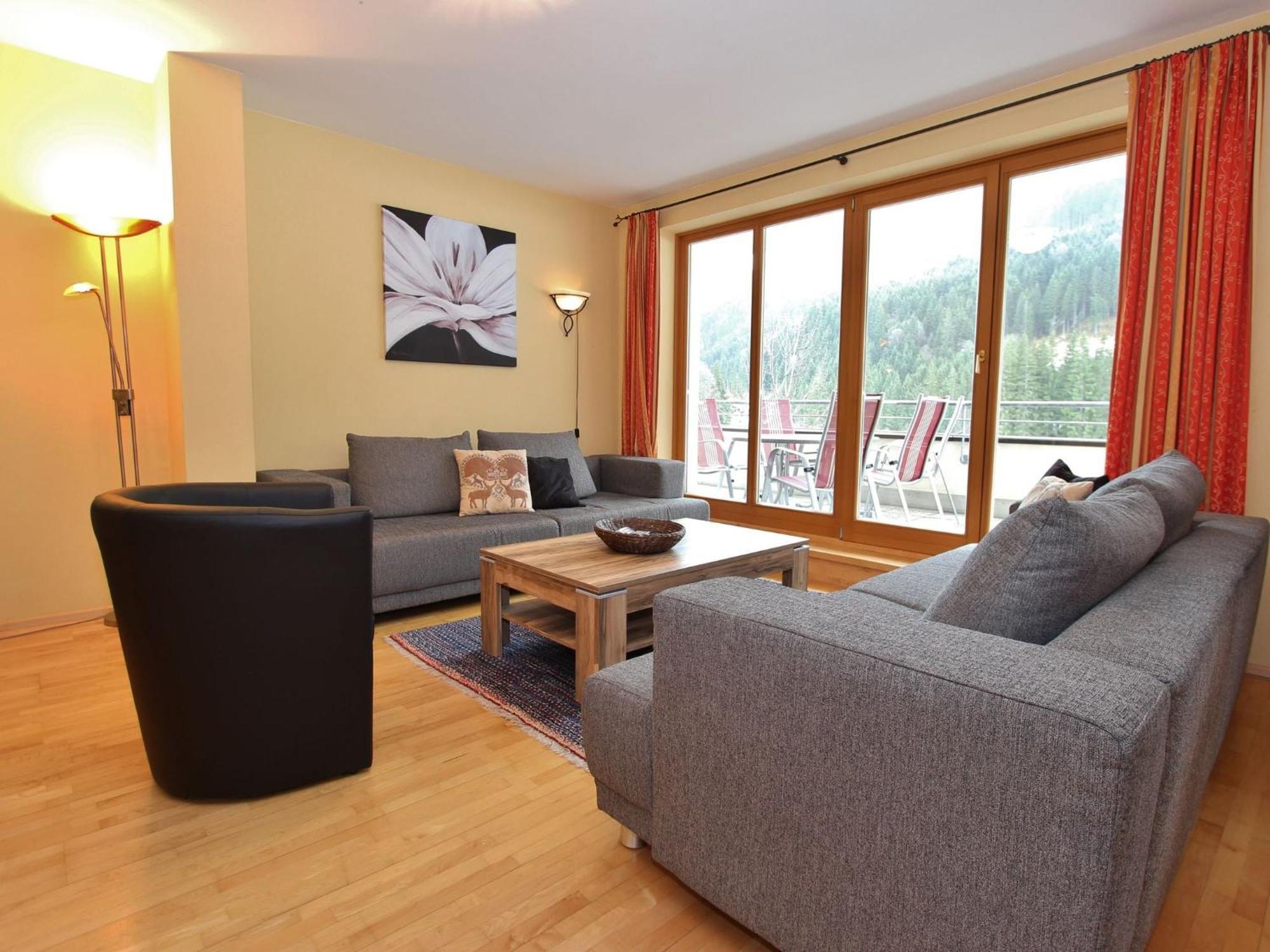 Large Chalet Apartment In Saalbach Hinterglemm Zewnętrze zdjęcie
