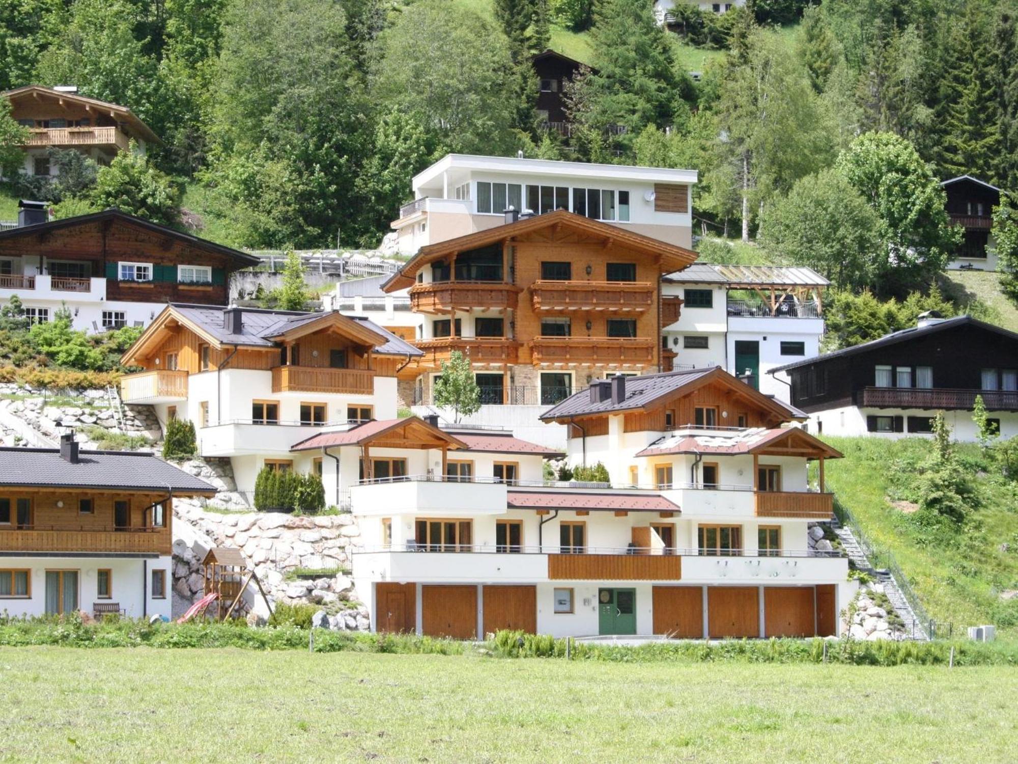 Large Chalet Apartment In Saalbach Hinterglemm Zewnętrze zdjęcie